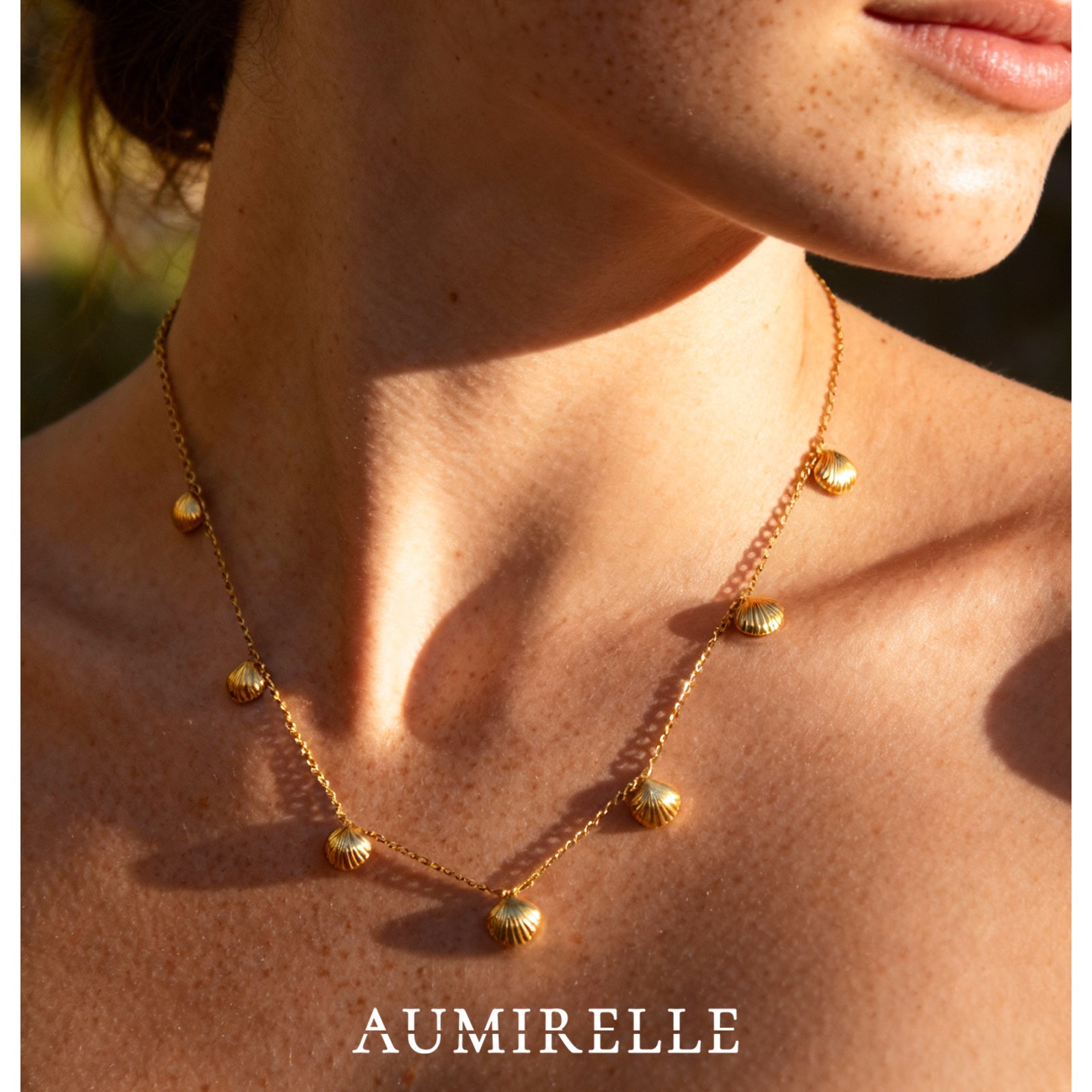 Ocean Whisper – goldfarbene Halskette